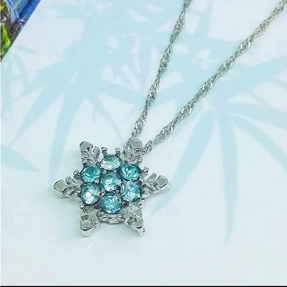 Snowflake Blue Rhinestone Necklace. Brand New. - Picture 3 of 4